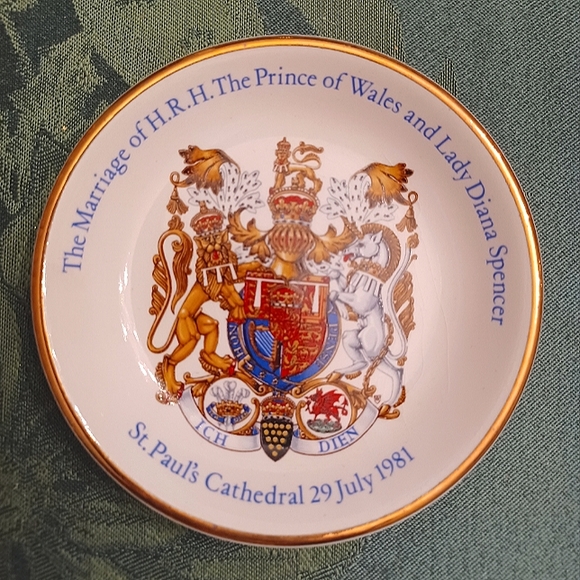 Commemorative Princess Diana Wedding Pin Dish - Picture 1 of 3